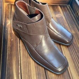 NWT Bruno Valenti shoes size 5.5 brown leather booties